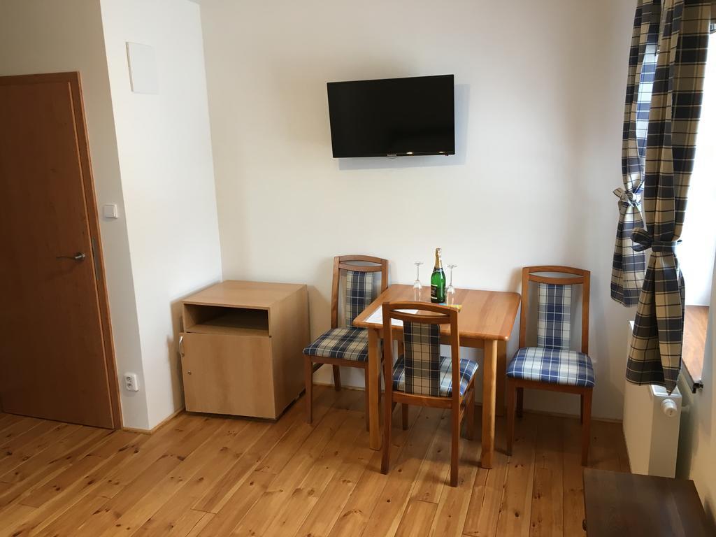 Penzion Pod Kaplickou Korenov Luaran gambar